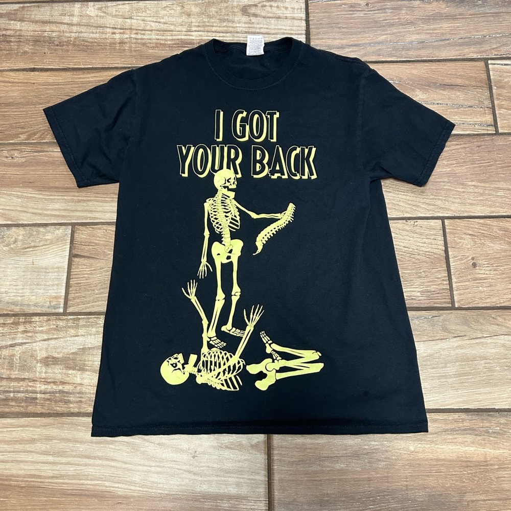 Graphic tee medium